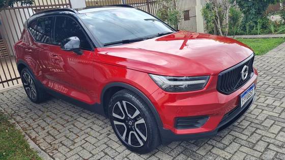 VOLVO XC40 1.5 T5 RECHARGE MOMENTUM GEARTRONIC